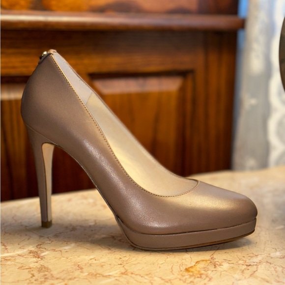 Michael Kors Taupe Platform Pumps Heels W/Charm | Size 6M - Picture 2 of 7